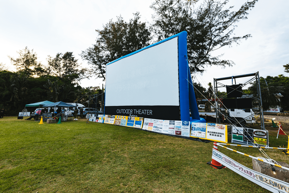 野外イベント会場の模様